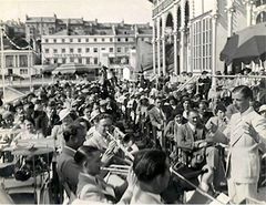 Band-playing-on-the-Palace-Pier.-1935.